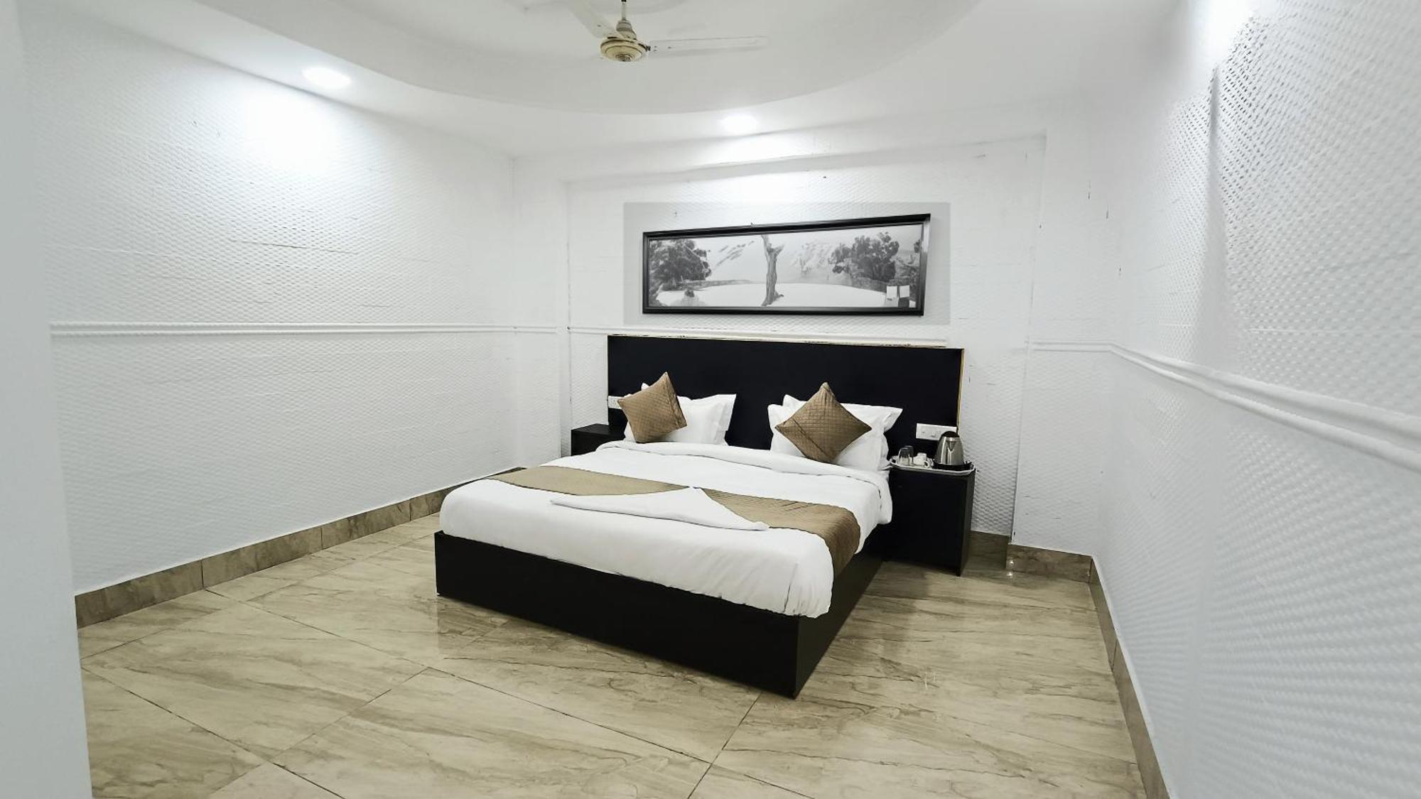 Corner View Hotel New Delhi