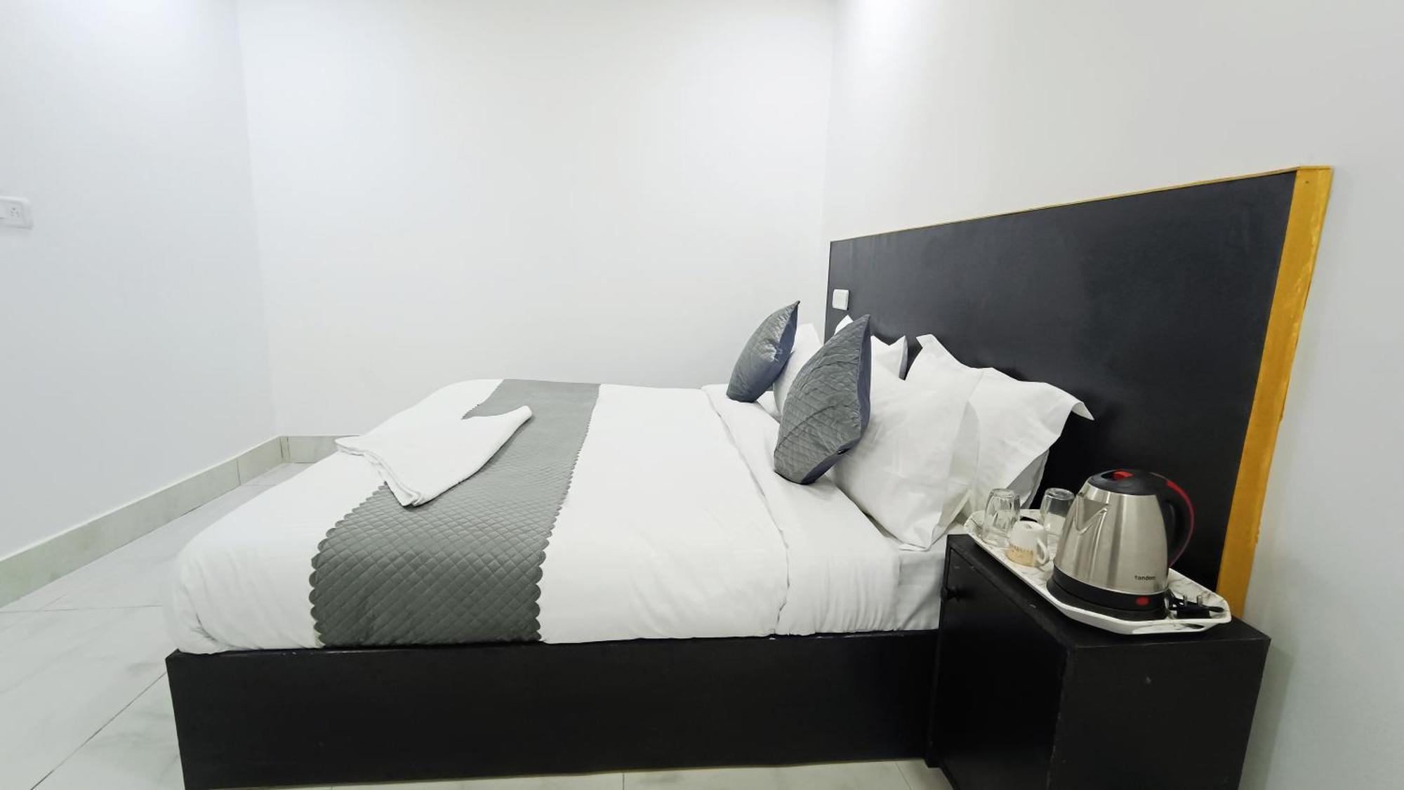 Hotel Corner View 3*