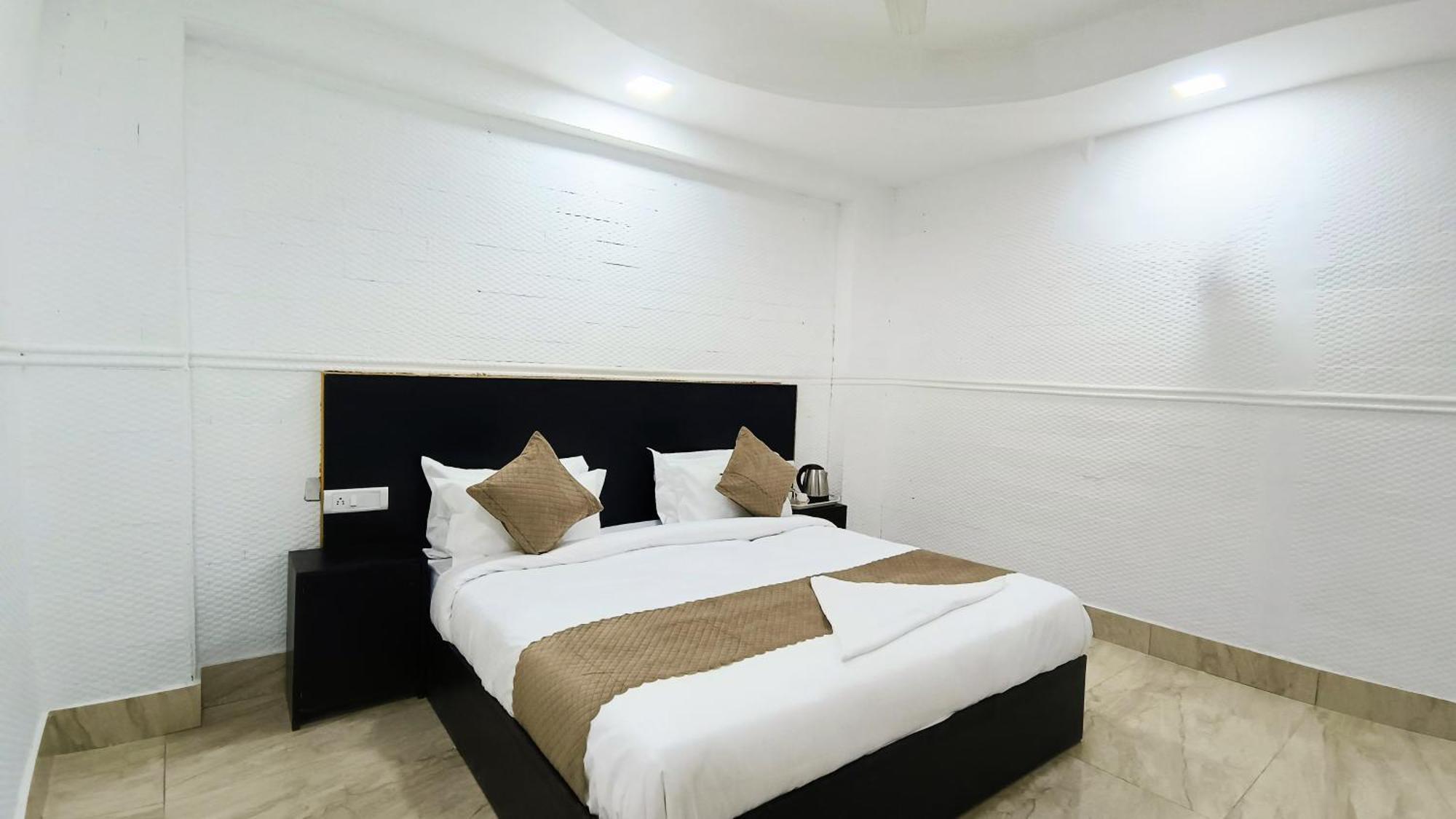 Hotel Corner View New Delhi